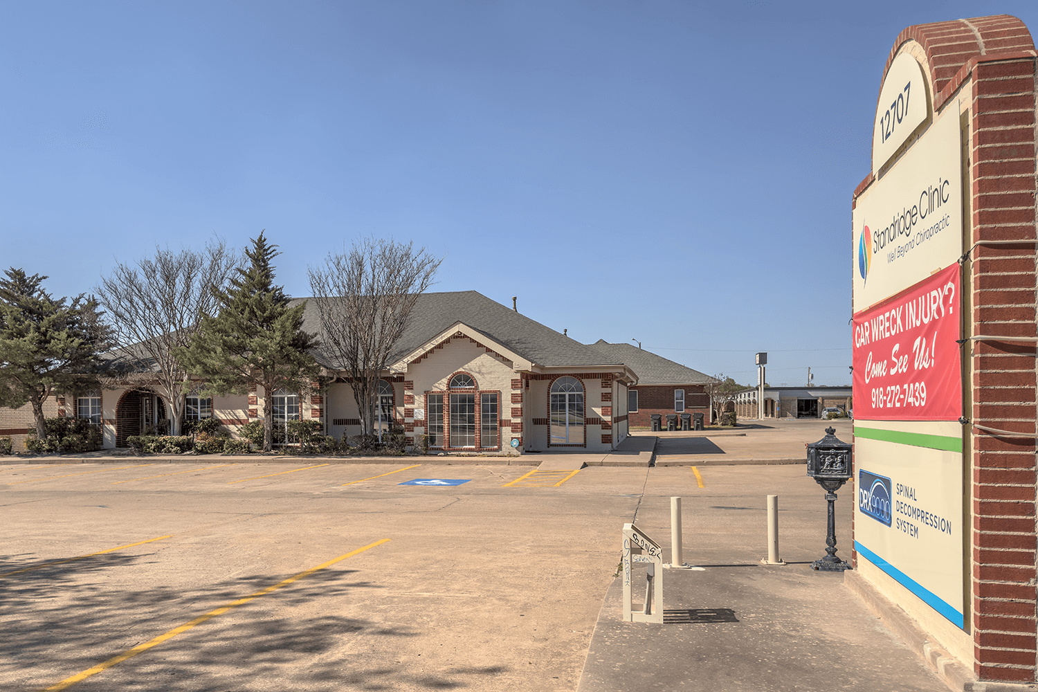 image of clinic building and sign